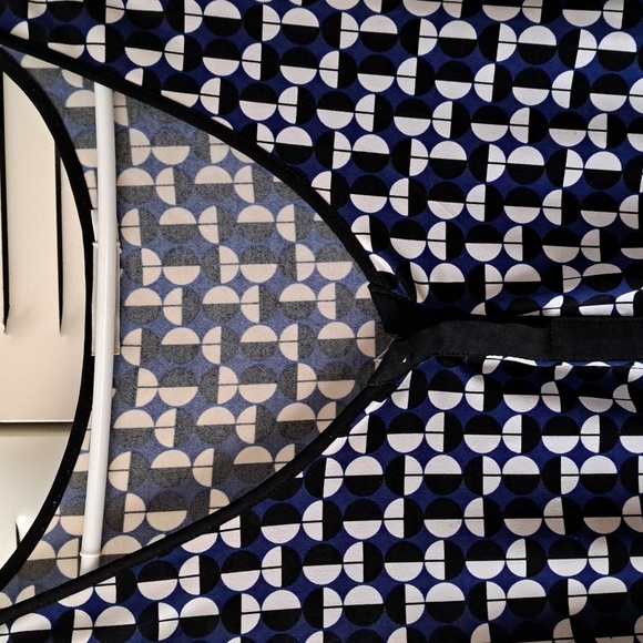 Sz M Royal blue/Black /White Sleeveless stretch polyester summer top - Picture 2 of 5